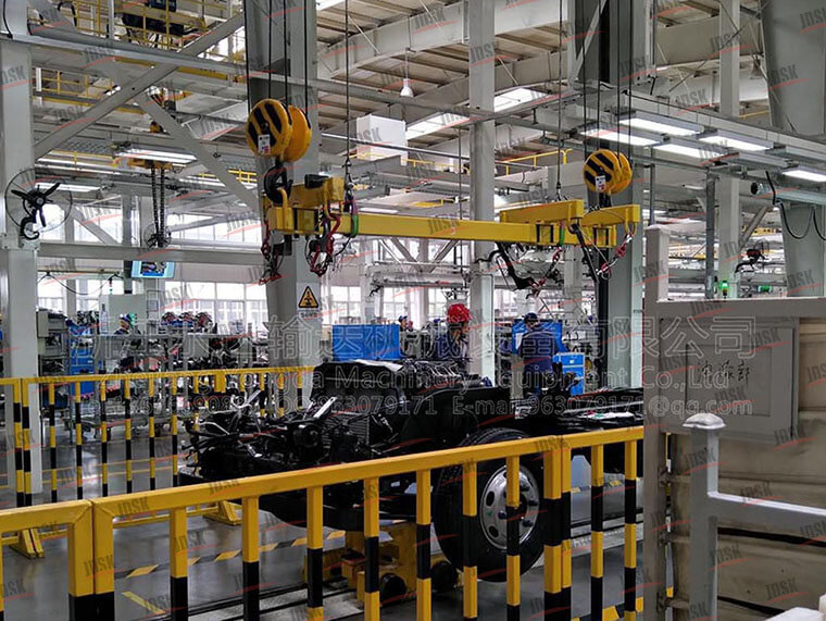 底盤(pán)上線吊裝機(jī)構(gòu)